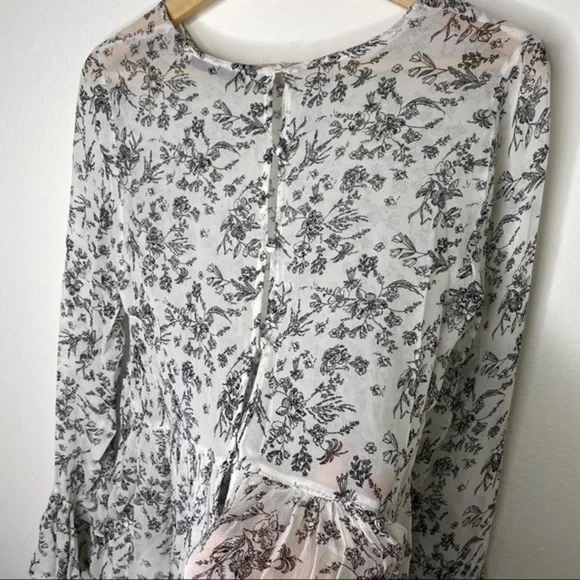 Zara floral sheer with sequence accent bell sleeves top blouse - Picture 8 of 9